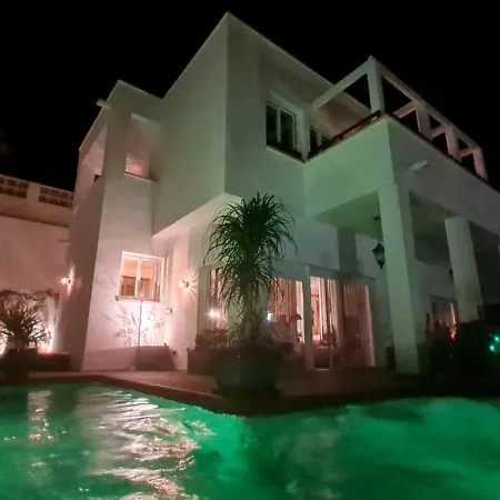 Puertas Villa